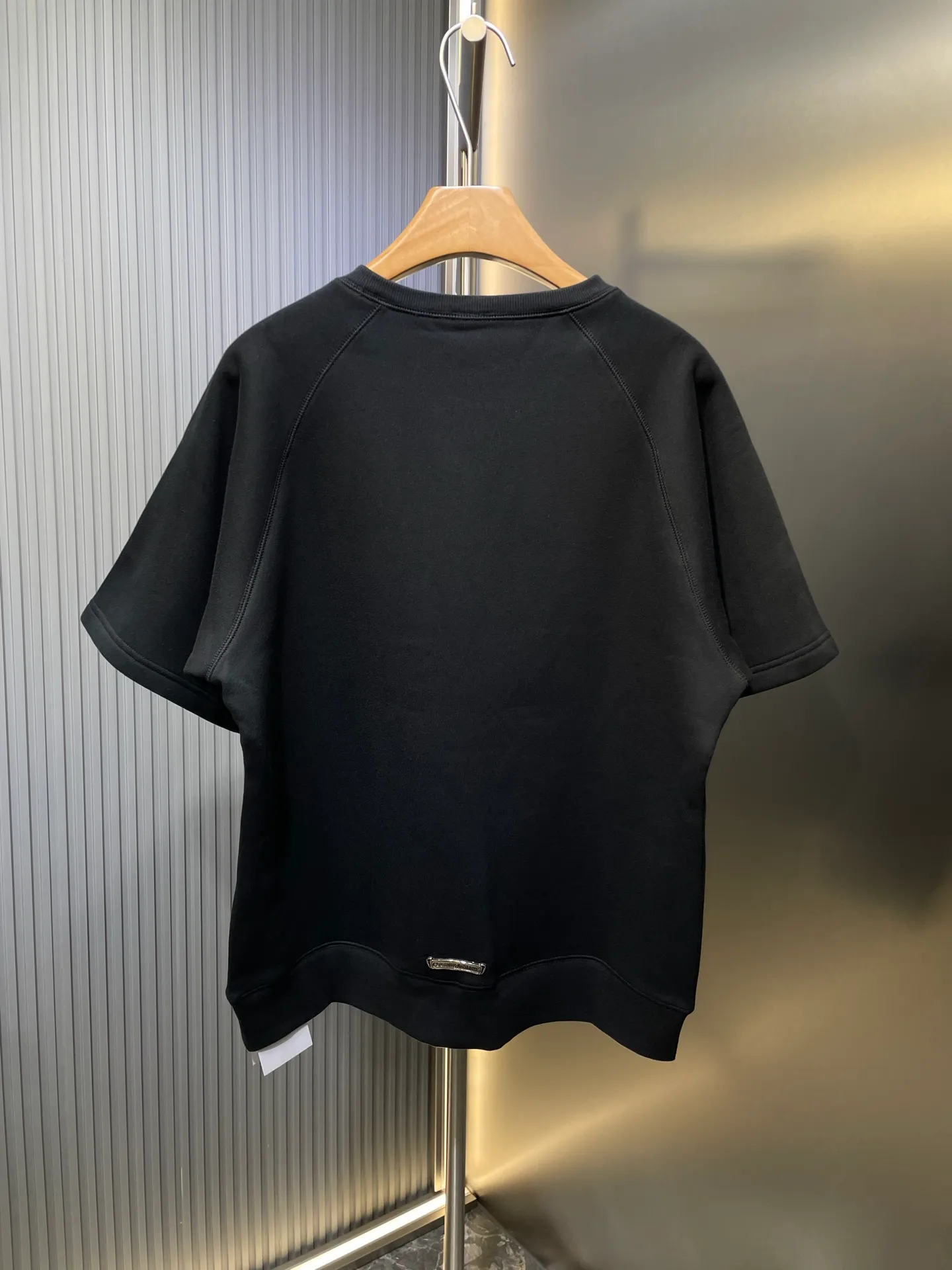 🅿️320 CH🌟【Top Replica】25 pullover embroidered short sweatshirt Original purchased for 6650 The development cost is extremely high The fabric is made of fleece fabric The usage is huge Imported embroidery machine is used for embroidery Customized lambskin leather label The back hardware is aged and silver-plated Size: s m l